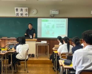 飯野高校の「超探究の日」にて代表の中武が特別講師を務めました